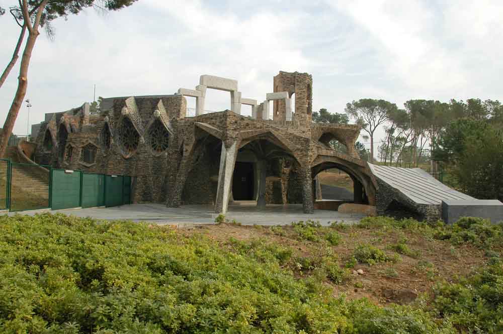 01 - Santa Coloma de Cervelló - Gaudí - cripta de la colonia Güell